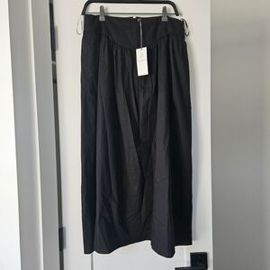 Wayf Classic Black Midi Skirt